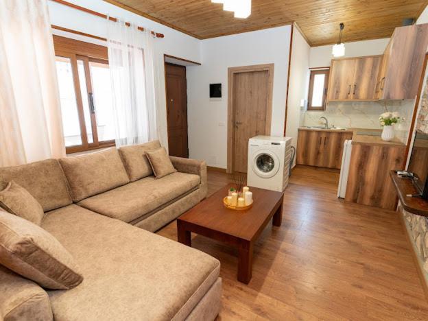 Roel Apartments Sarandë Esterno foto
