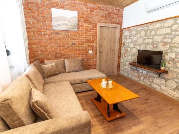 Roel Apartments Sarandë Esterno foto