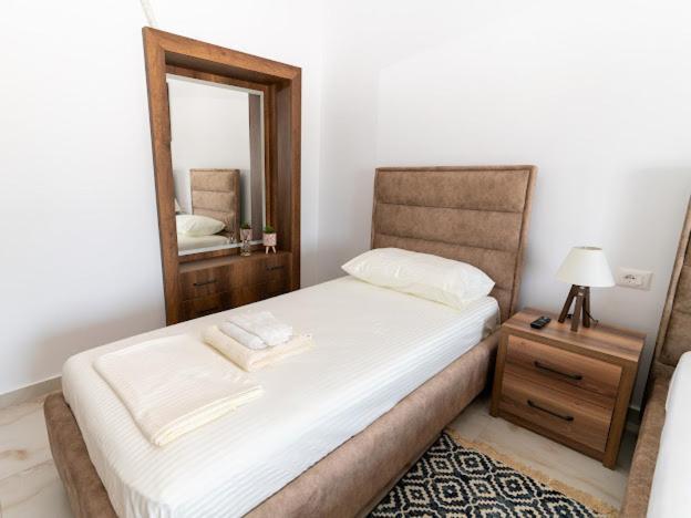 Roel Apartments Sarandë Esterno foto