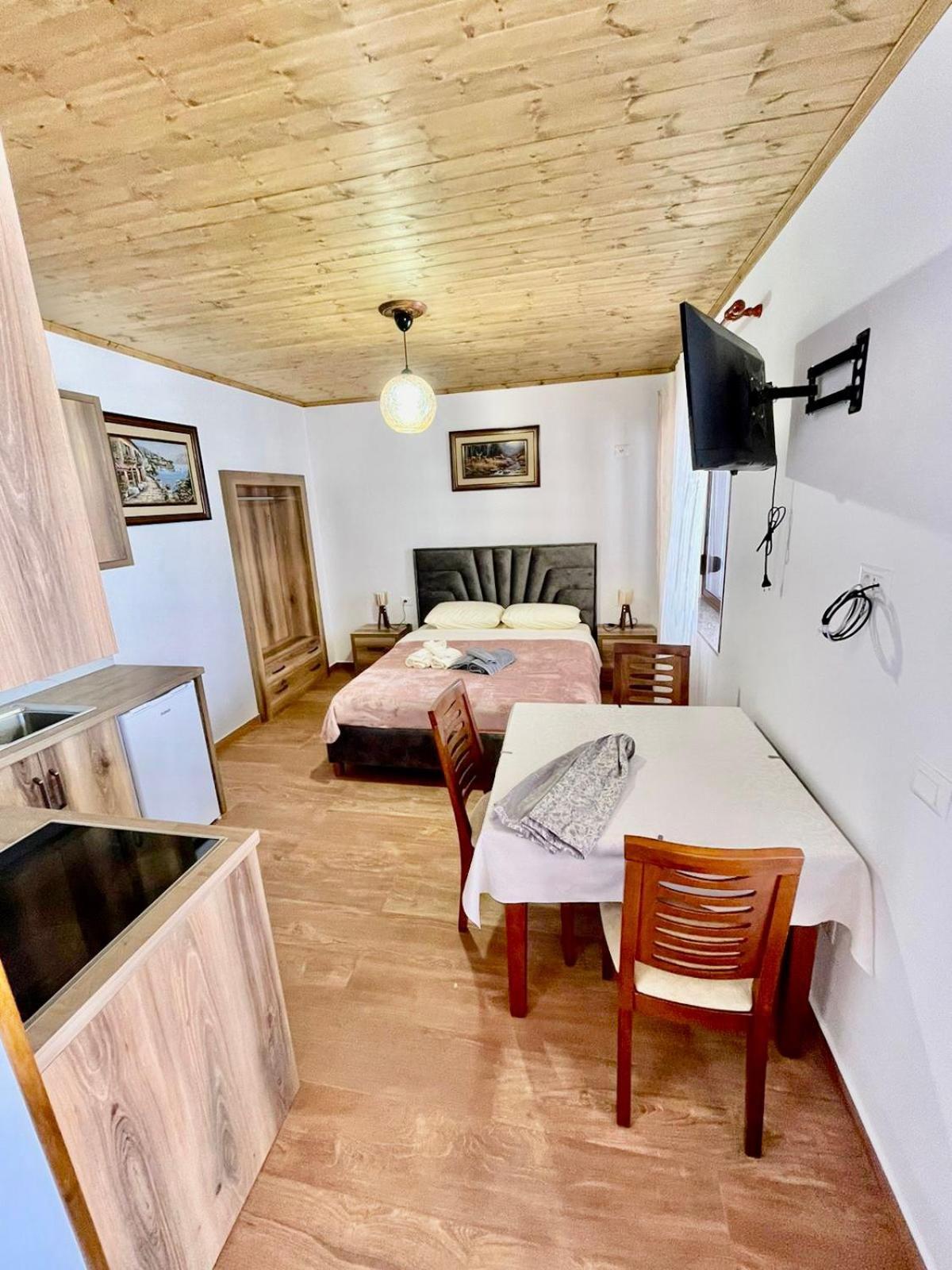 Roel Apartments Sarandë Esterno foto