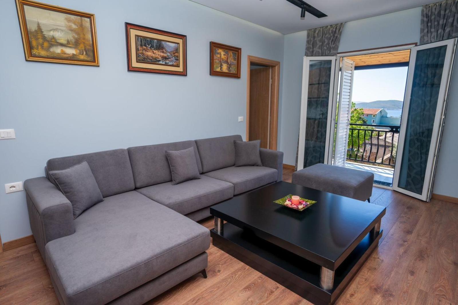 Roel Apartments Sarandë Esterno foto