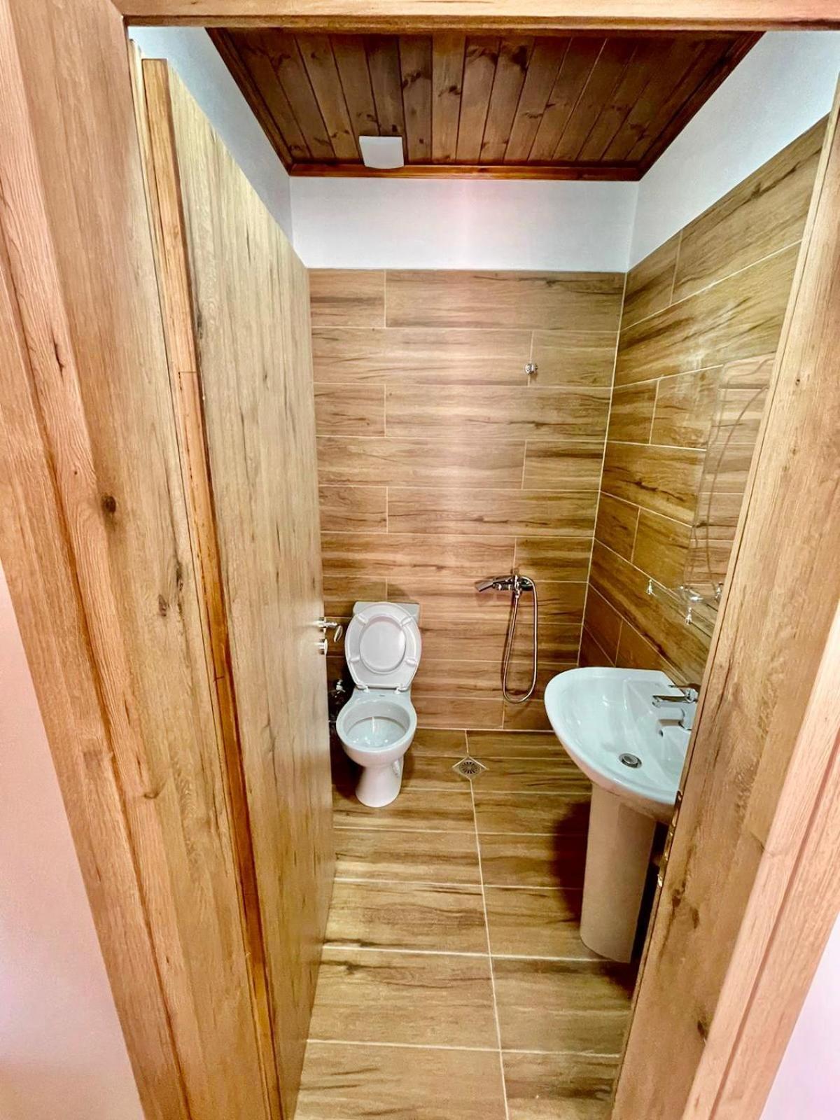 Roel Apartments Sarandë Esterno foto
