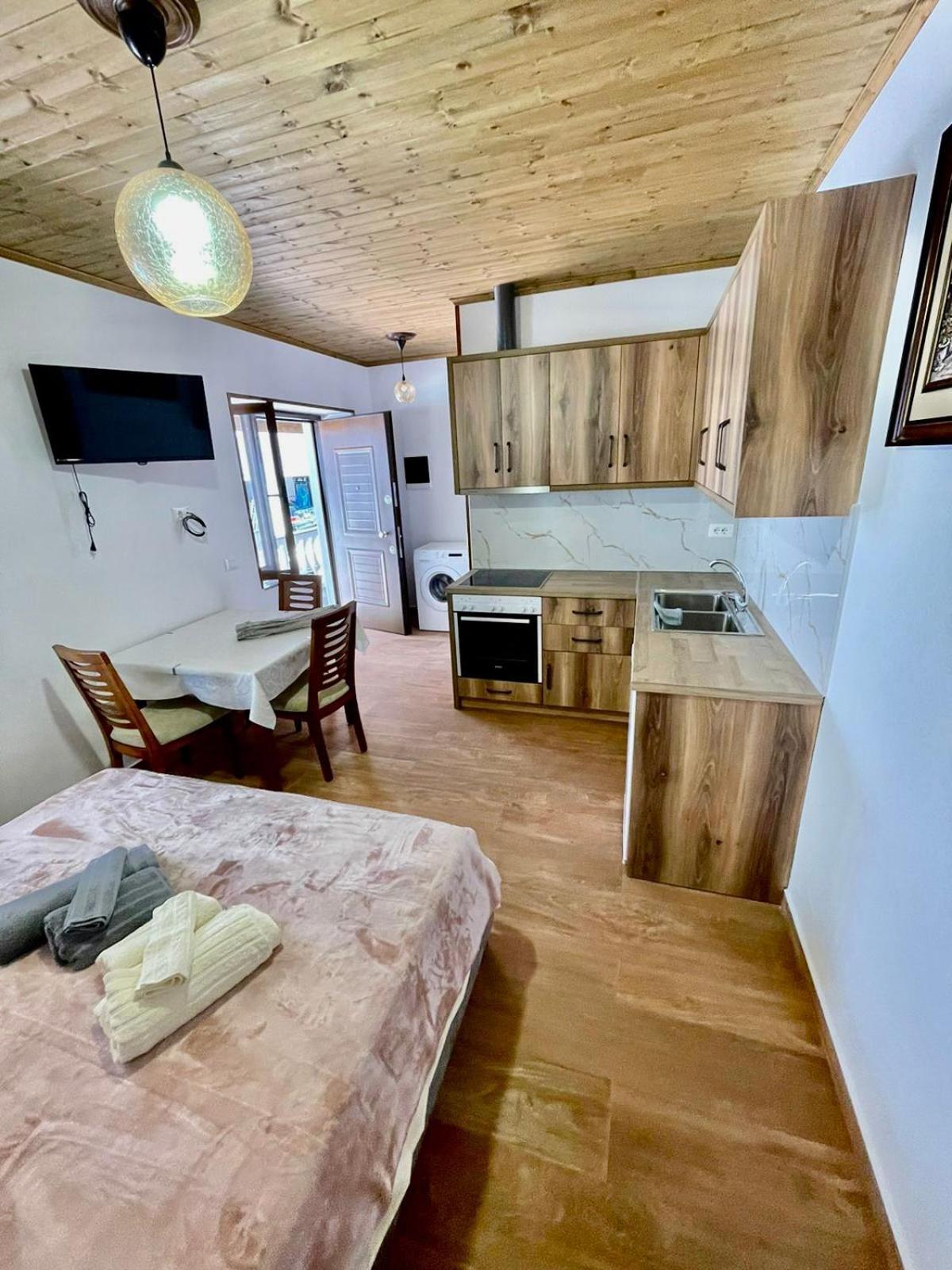 Roel Apartments Sarandë Esterno foto